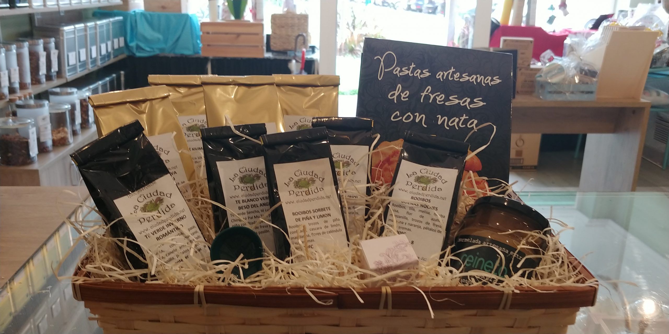 Cesta Regalo Personalizada - Imagen 3